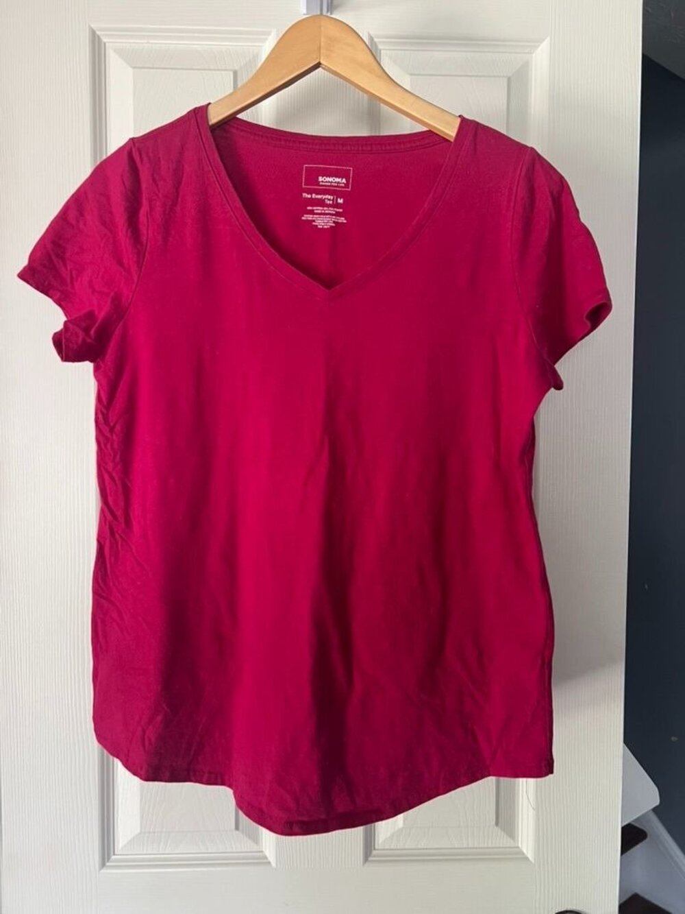 Sonoma Goods for Life Womens Medium Burgundy The Everyday Tee V Neck Basic Short
